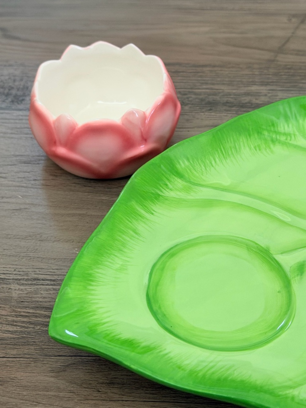 Tiana’s Place Leaf-Shaped Ceramic Tray with Pink Bowl Disney Princess and Frog - Picture 5 of 9
